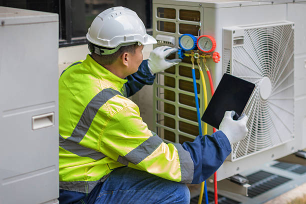 Professional Hvac technician working in Armona, CA